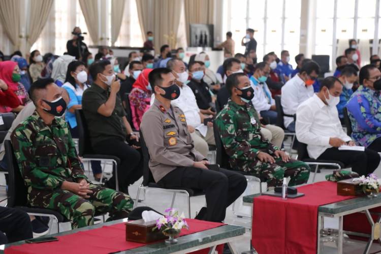 Peringatan May Day, Poldasu Salurkan 4.000 Paket Sembako kepada 49 Elemen Serikat Buruh di Sumut