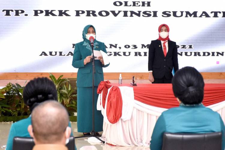 Nawal Lubis Lantik Ketua TP PKK dan Dekranasda  Tujuh Kabupaten/Kota di Sumut