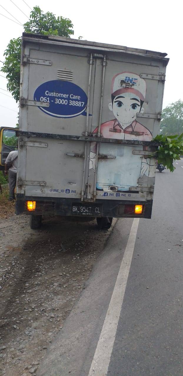 Ditabrak Truk Box, Pengendara Smash Tewas di Lokasi