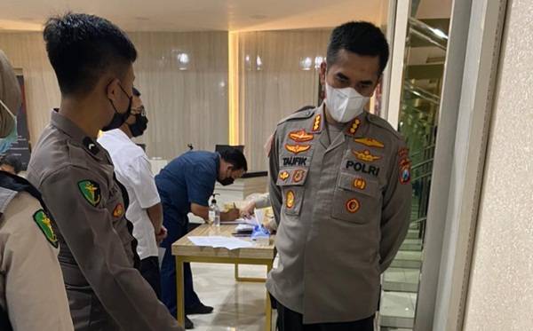 Dirnarkoba Polda Jatim Tes Urine Personil