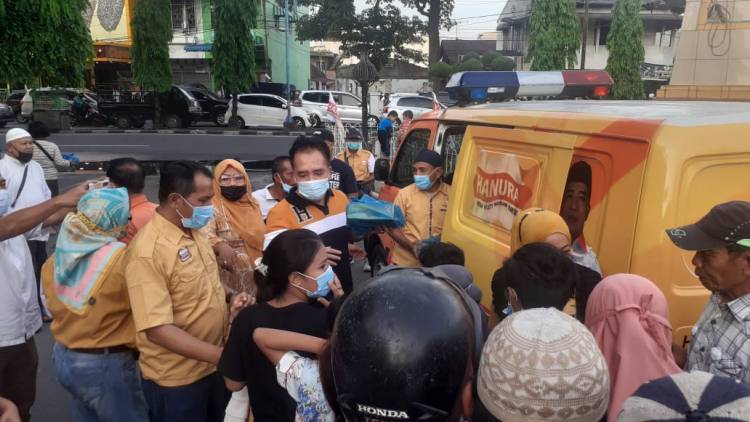 DPC Partai Hanura Kota Medan Geruduk Ramadhan Berkah 1442 H - 2021 M melalui Baksos Berbagi Nasi Kotak