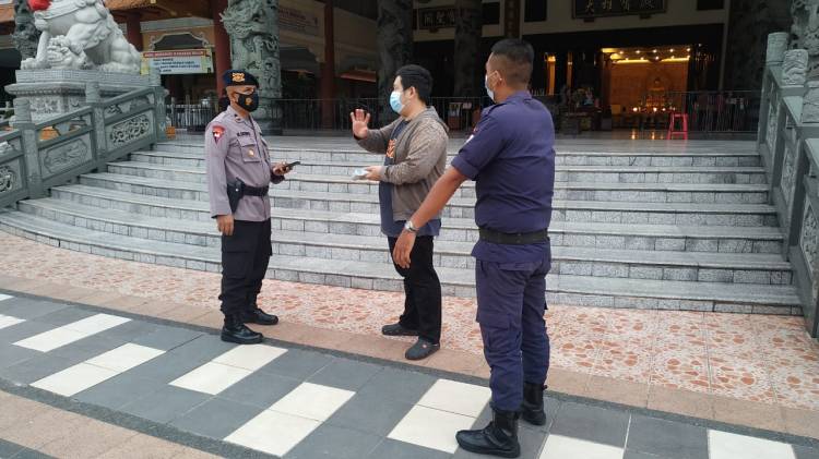Gegana Brimob Polda Sumut Sterilisasi Vihara Prioritas di Kota Medan