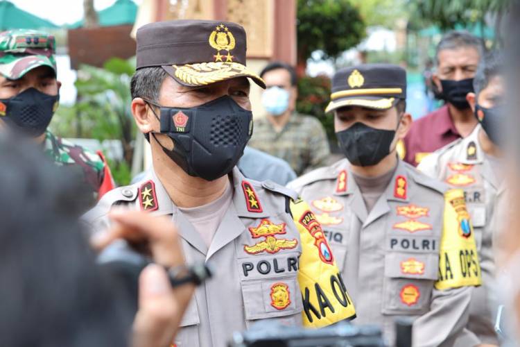 Kapolda Jatim: 215.997 Kendaraan diperiksa di pos-pos Penyekatan, 21 Orang diswab Antigen Reakti