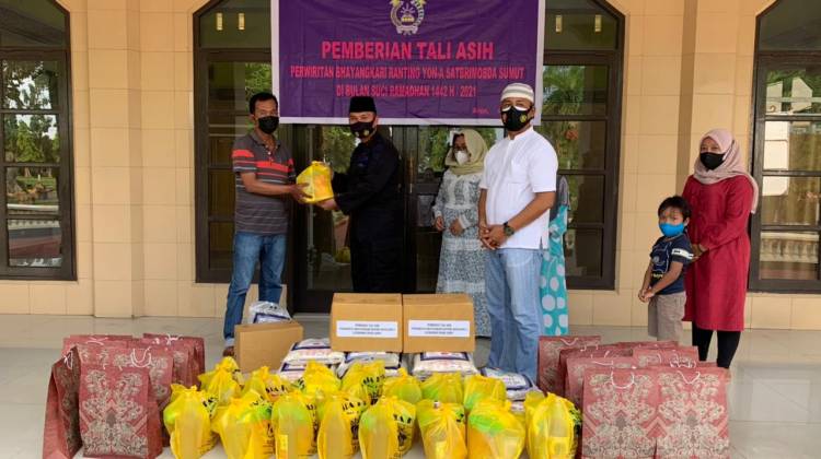 Danyon A Pelopor Sumut Pimpin Pemberian Tali Asih di Masjid Al- Ikhlas Mako Brimob Binjai