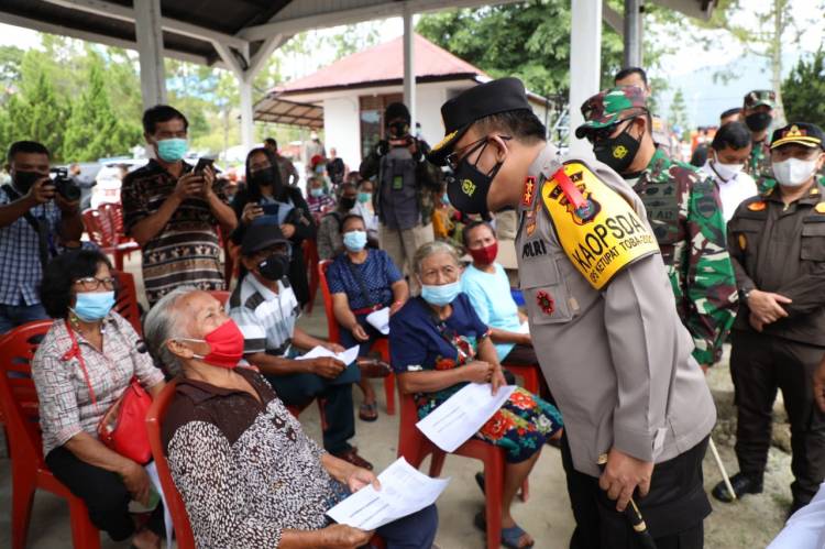 Kapolda Sumut Pastikan Vaksinasi di Kabupaten Toba