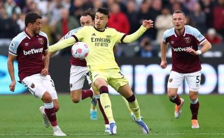 Arsenal Taklukkan West Ham United 2-1