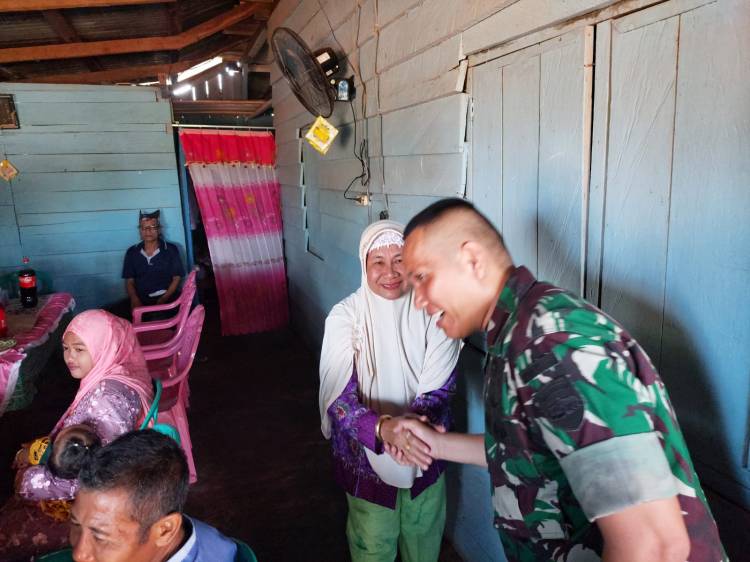 Silaturahmi Lebaran, Dansatgas beserta Prajurit Satgas Yonif 123/RW Anjangsana ke Rumah Warga Perbatasan