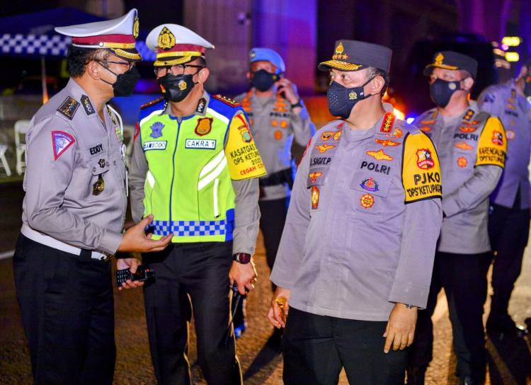 Kapolri Tinjau Langsung Tol Cikampek, Pastikan One Way-Contraflow