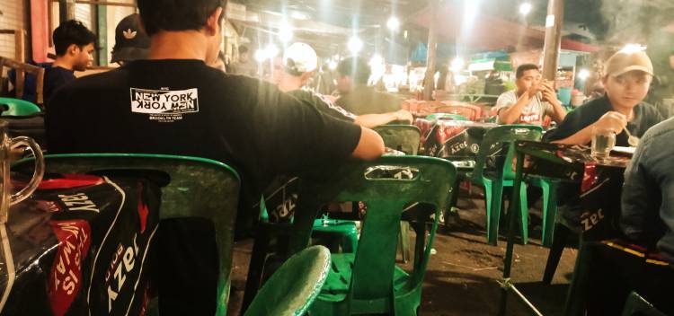 Kuliner Tenda Biru Sidimpuan,  Rata rata Kaum Milliniel  Terlihat