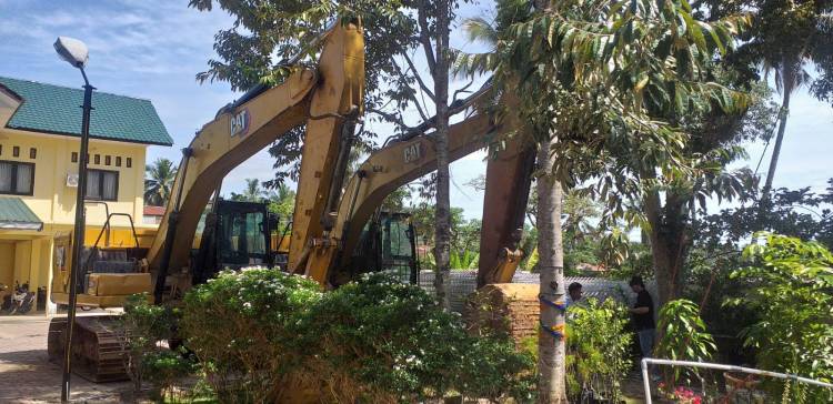 Berantas Peti, Petugas Tangkap 4 Pelaku dan Satu Unit Escavator