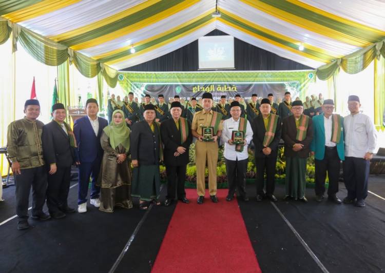 Wisuda Santri Pesantren Modern Darul Hikmah,&nbsp;Musa Rajekshah Ingatkan Pentingnya Iptek dan Imtak