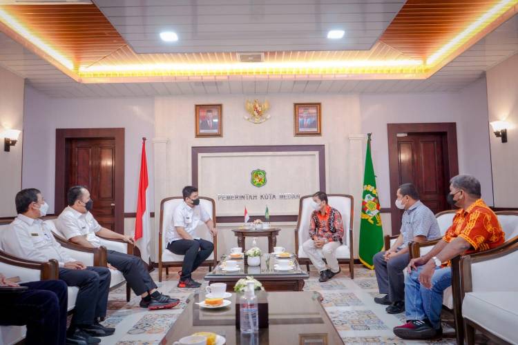 Bobby Nasution Terima Keluhan Warga Kelurahan Sei Mati Soal Perkuburan Kristen Yang Penuh & Berhimpitan