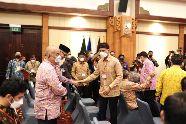 Musa Rajekshah Tawarkan Pola Bapak Angkat Plasma  untuk Pertambangan Ilegal di Madina