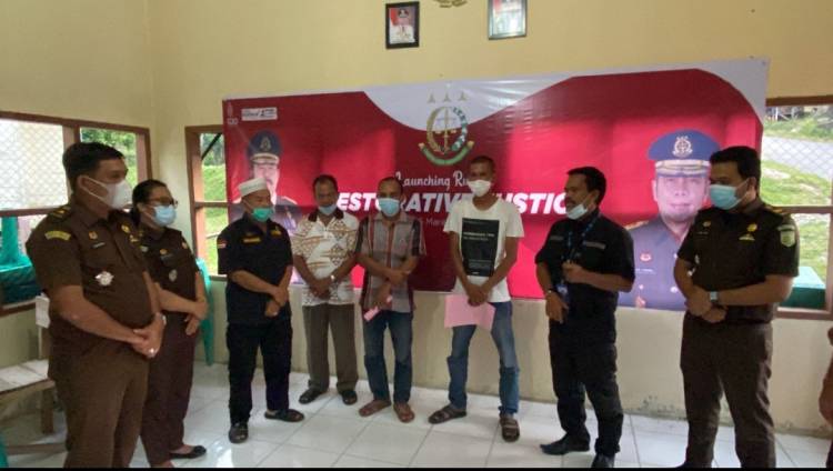 Kejari Paluta Hentikan 2 Perkara Pidum dengan Menerapkan Keadilan Restoratif