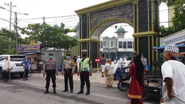 Pastikan Sholat Ied Berjalan Aman dan Lancar, Polresta Deli Serdang Laksanakan Pengamanan