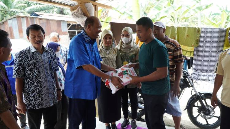 Afandin Salurkan Bantuan untuk Warga Terdampak Angin Puting Beliung di Tiga Kecamatan