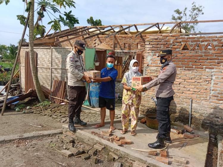 Bencana Putting Beliung Rusak 53 Rumah Warga, Polresta Deli Serdang Turun Bantu Warga