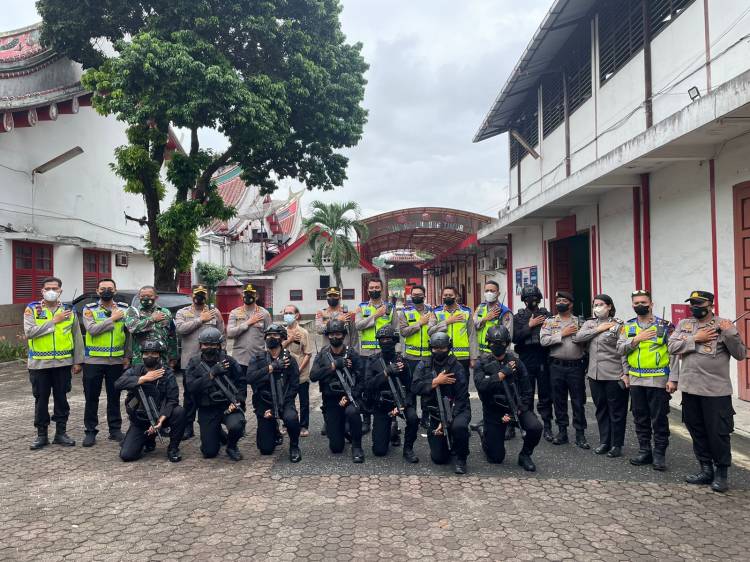 Berikan Keamanan saat Beribadah, Brimob Polda Sumut Sterilisasi dan Patroli Sambang Vihara