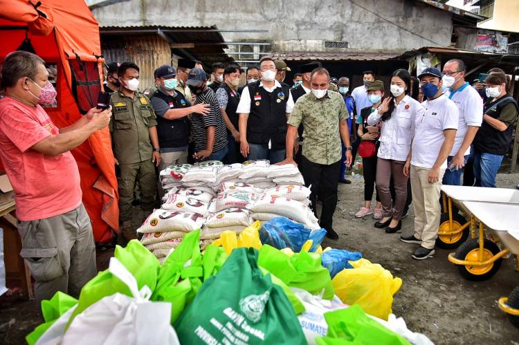 Gubernur Edy Rahmayadi Berikan Bantuan Korban Kebakaran