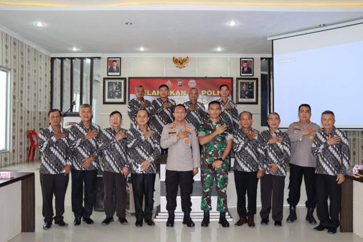 AKBP Wawan Iriawan Lantik Pengurus Persatuan Keluarga Besar Purnawirawan Polri Cabang Nias