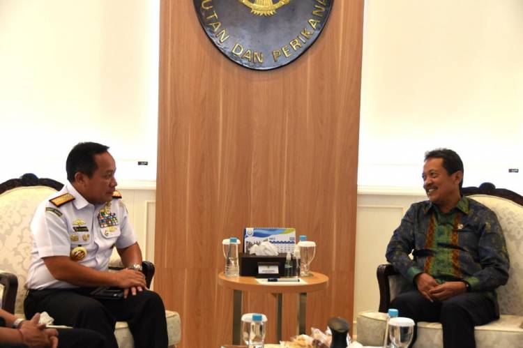 Bahas Peningkatan Keamanan Laut, Kepala Bakamla RI Temui Menteri KKP