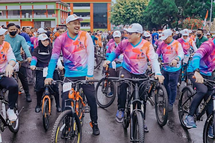 HUT APEKSI, Bobby Nasution dan Wali Kota se-Indonesia Ikuti Sepeda Santai