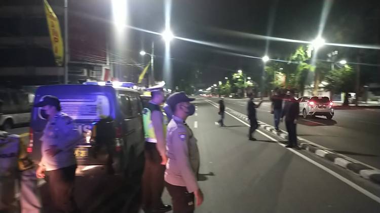 Tekan Terjadinya Tindak Kejahatan, Personel Polsek Medan Baru Patroli Blue Light