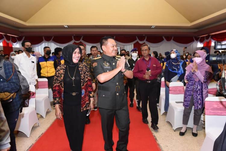 Jenderal TNI Dudung Jadi Tamu Istimewa di Tahun Dies Natalis ke 41 Unitomo