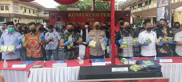 Polrestabes Medan Bau Sabu Dibakar