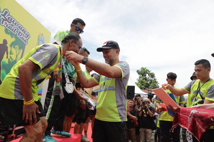 Musa Rajekshah dan Achmad Daniel Chardin   Ikuti Bukit Lawang Jungle Trail Run Kelas 11 K