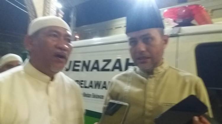 Musa Rajek Shah Bantu Mobil Ambulan dan Berikan 1000 paket Warga Belawan