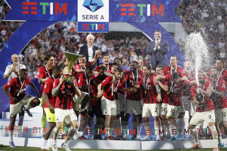 Kalahkan Sassuolo, AC Milan Juara Liga Italia Musim 2021/2022