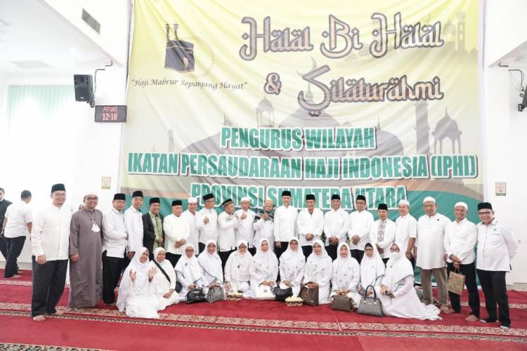 Musa Rajekshah Hadiri Halalbihalal IPHI Sumut Sekaligus Menepungtawari Calon Haji Tebingtinggi
