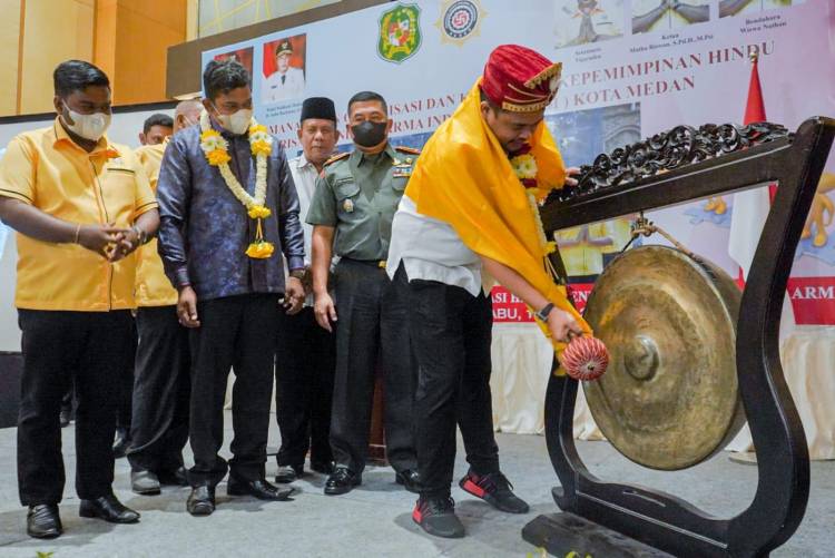 Buka Diklat Manajemen Organisasi & Kaderisasi Kepemimpinan Hindu, Bobby Nasution : Agama Menjadi Landasan Dalam Memimpin