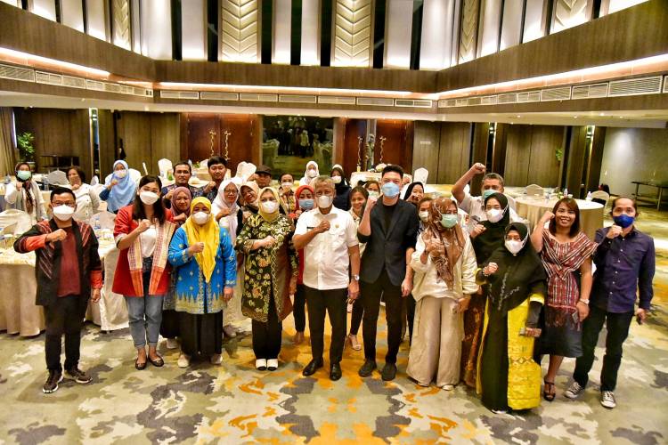 Kembangkan Pasar Hingga ke Luar Negeri, Desainer Wastra Diminta Terus Berinovasi