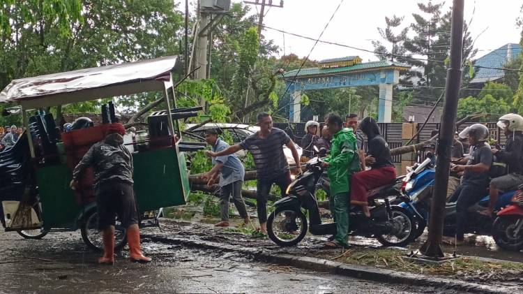 Ini Lokasi Yang Terkena Angin Puting Beliung, Akibat Hujan Disertai Angin Kencang
