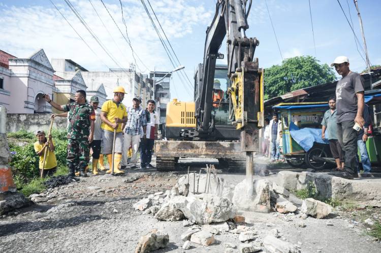 Pemko Medan Gelar Gotong Royong Massal Normalisasi Drainase di Perbatasan Medan-Deliserdang