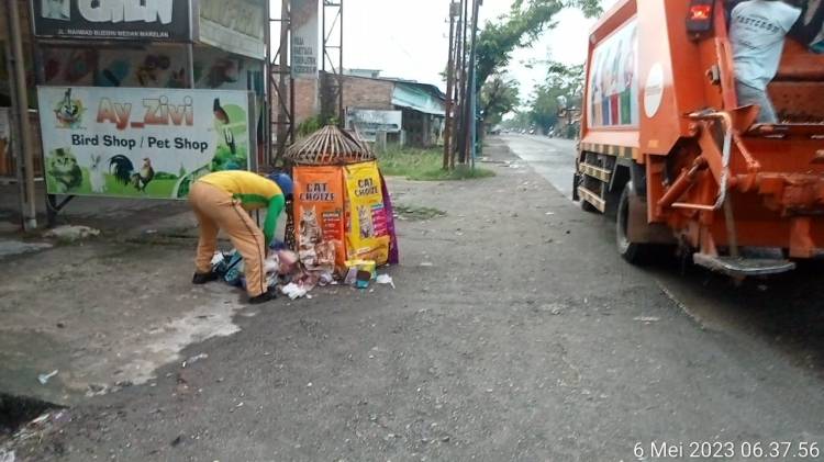 Kec. Medan Marelan Rutin Lakukan Penyisiran dan Pengangkutan Sampah Liar