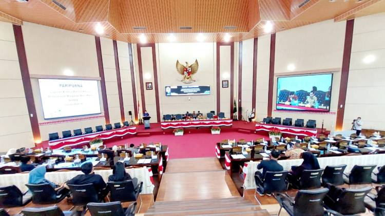 Paripurna DPRD Medan,  Habiburrahman Laporkan Kinerja Pansus Inovasi Daerah