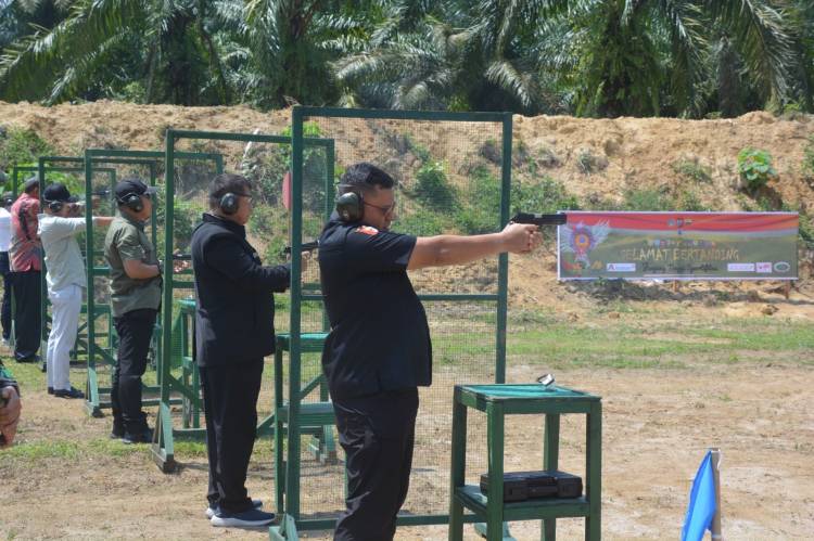 Pangdam I/BB Uji Skill di Lomba Menembak Eksekutif Korem 022/PT