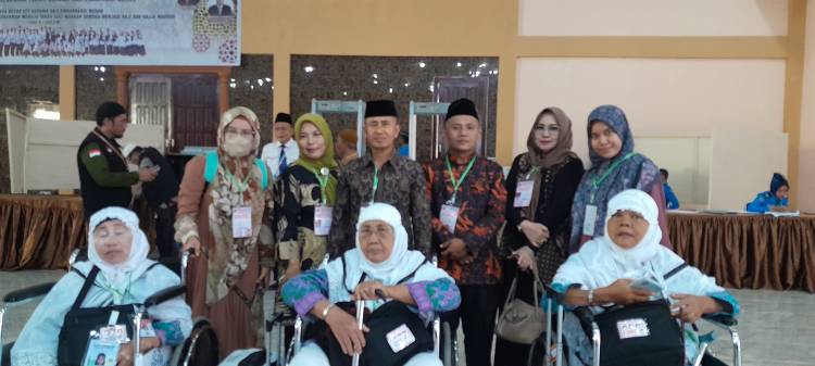 75 Calhaj Asal Tapteng di Berangkatkan dari Embarkasi Asrama Haji Medan
