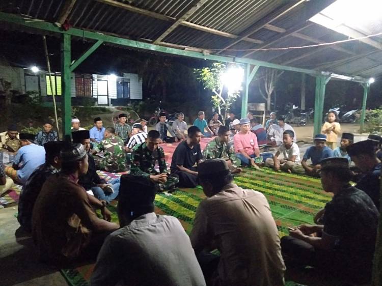Eratkan Ukhuwah Islamiah, Personil Satgas TMMD 116 Kodim Deliserdang Ikut Yasinan Malam Jumat