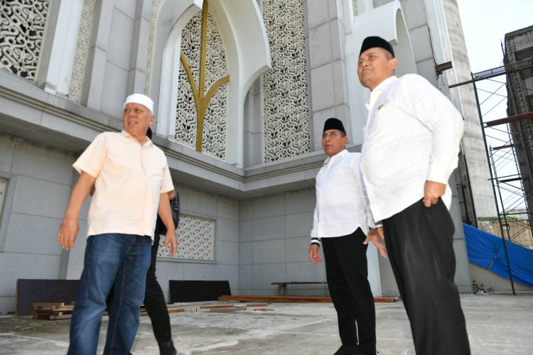 Edy Rahmayadi Minta Kontraktor Rampungkan  Pembangunan Masjid Agung 15 Agustus 2023