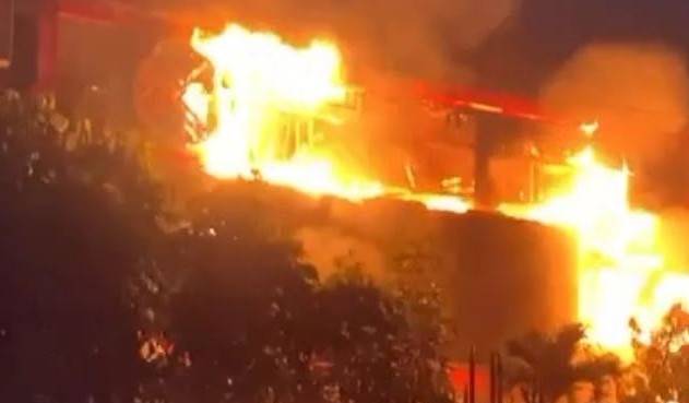 Pusat Perbelanjaan Malang Plaza Terbakar Cukup Parah