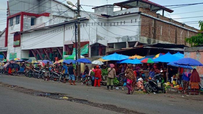 Bedagang Gunakan Badan Jalan, Kena Palak  Oknum Berseragam Atau Angkat Kaki