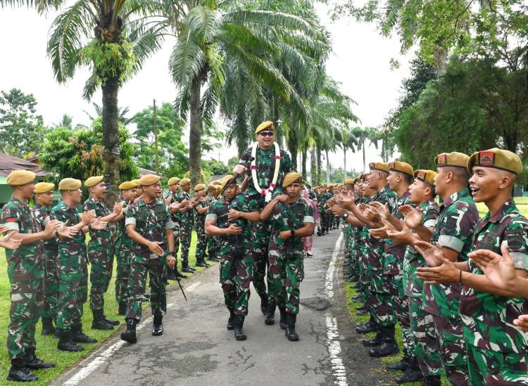 Danpussenarmed Kunjungi Markas Batalyon Armed 2/Kilap Sumagan