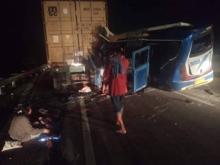 Bus Rombongan Pesta Kecelakaan di Tol Tebing Tinggi-Medan, 4 Tewas