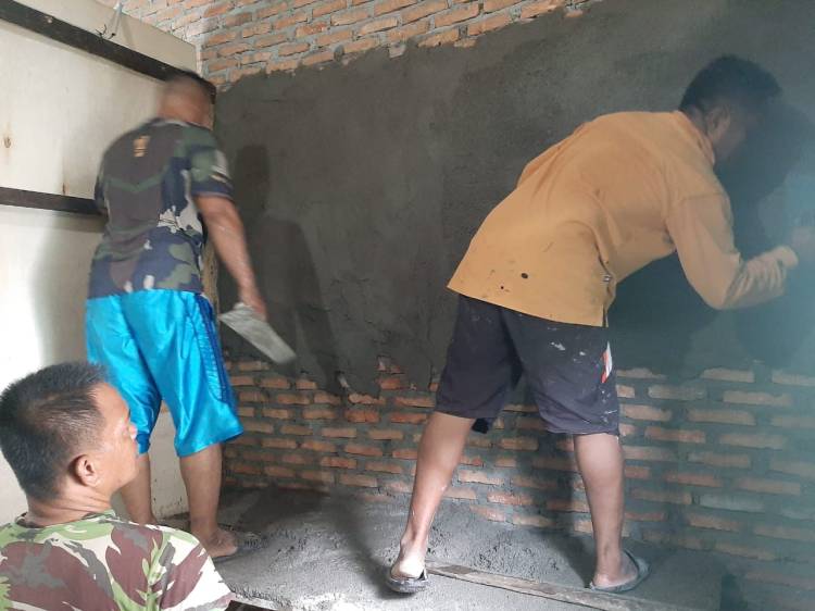 Bak Kacang dengan Kulit, Warga Terus Bantu Satgas TMMD 116 Kodim Deliserdang Kerjakan Rehab RTLH