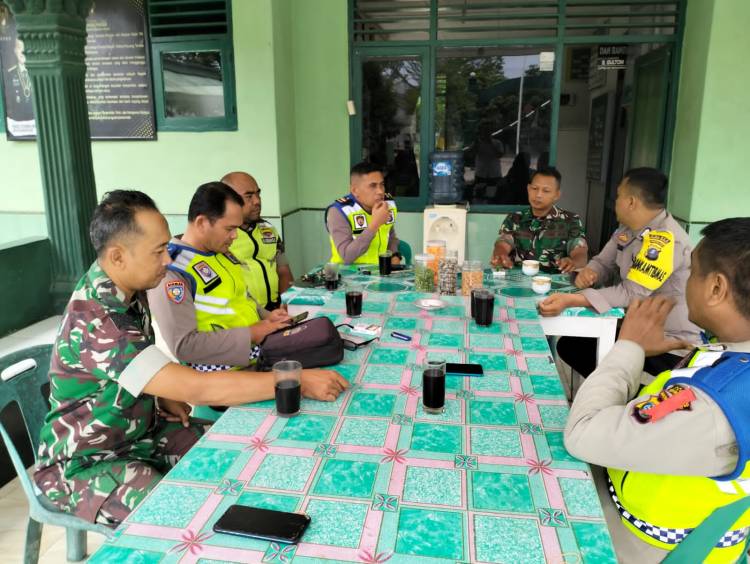Polsek Dolok Masihul Selaturahmi Dan Ngopi bersama Koramil 16 Dolmas