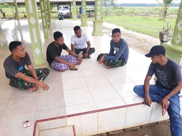 Manfaatkan Masjid, Satgas TMMD Kodim Deliserdang Rajut Komunikasi dengan Warga